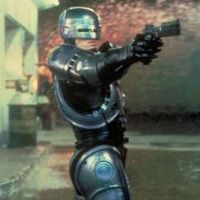 RoboCop : Premier aperçu du nouveau héros, inspiré par le succès de Batman ?