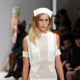  Alice Dellal défile pour Pam Hogg au Freemasons' Hall. Londres, le 17 septembre 2012. 