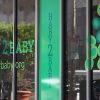 Jessica Alba est passée à l'association Baby2Baby à Los Angeles pour faire don de quelques affaires pour enfants et bébés. Le 18 septembre 2012