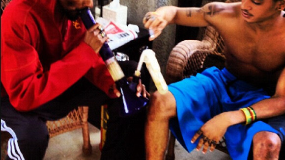 Snoop Dogg se drogue avec son fils : Les photos qui font scandale