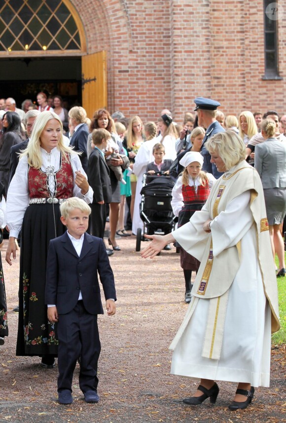 Marius Borg, fils aîné de la princesse Mette-Marit né d'une précédente relation, effectuait le 2 septembre sa confirmation à l'église d'Asker, à Oslo, en présence de sa mère, du prince Haakon, de la princesse Ingrid, du prince Sverre, du roi Harald V, de la reine Sonja et de Marit Tjessem, sa grand-mère maternelle.