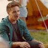 Le groupe One Direction dans le clip Live While We're Young.