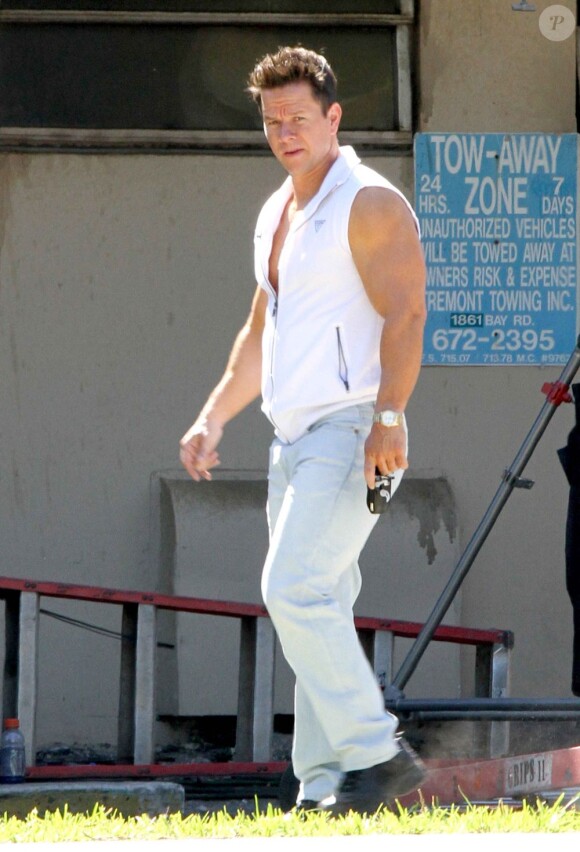 Mark Wahlberg tourne une scène de la comédie Pain and Gain de Michael Bay, à Miami le 16 avril 2012.