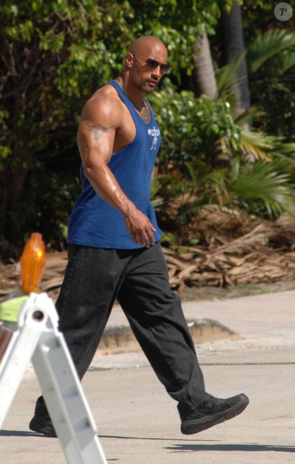 Dwayne Johnson tourne une scène de la comédie Pain and Gain de Michael Bay, à Miami le 16 avril 2012.
