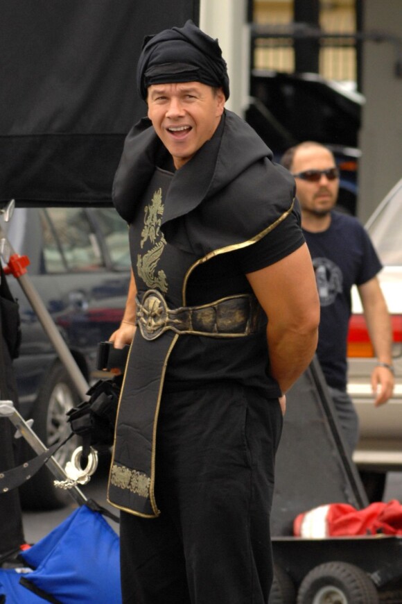 Le ninja Mark Wahlberg tourne une scène de la comédie Pain and Gain de Michael Bay, à Miami le 16 avril 2012.