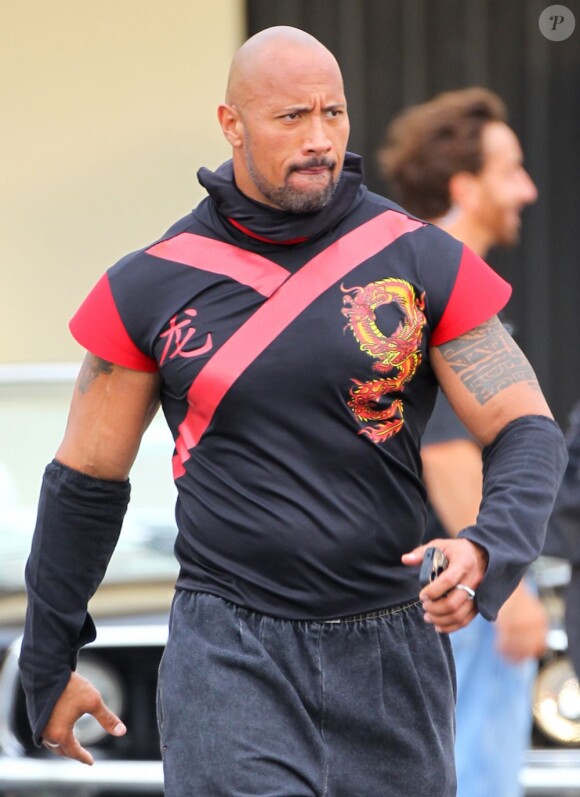 Le ninja Dwayne Johnson tourne une scène de la comédie Pain and Gain de Michael Bay, à Miami le 16 avril 2012.