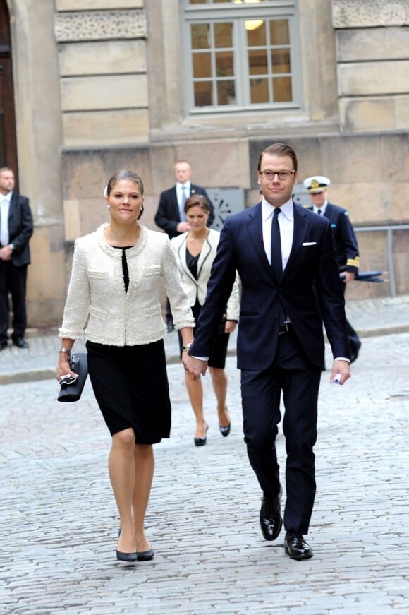 La princesse Victoria et le prince Daniel arrivent au Parlement. Le roi Carl XVI Gustaf de Suède, la reine Silvia, la princesse Victoria, le prince Daniel, le prince Carl Philip et la princesse Madeleine procédaient le 18 septembre 2012 à l'ouverture du Parlement, à Stockholm.