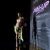 Raffaella Fico, enceinte de 6 mois d'un enfant de Mario Balotelli, a paradé fièrement en bikini lors du défilé Pin-Up Stars à la Fashion Week de Milan, samedi 22 septembre 2012.