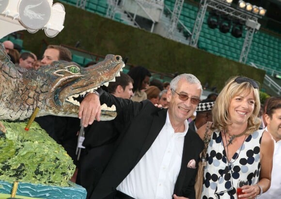 Michel Lacoste et son épouse Réjane lors du 75e anniversaire de la marque au crocodile à Roland-Garros. Paris, juin 2008.
