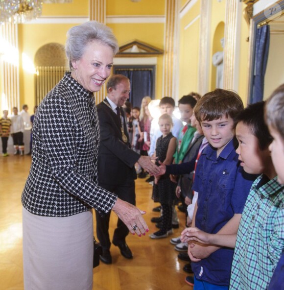 La princesse Benedikte recevait le 28 septembre 2012 à Amalienborg des enfants du Danemark et du Groenland.