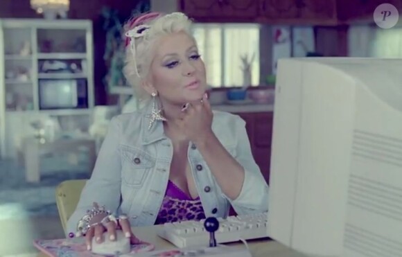 Image extraite du clip Your Body chanté par Christina Aguilera, septembre 2012.