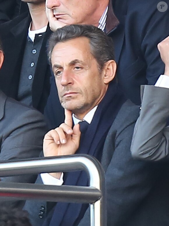 Nicolas Sarkozy, spectateur concentré pendant le match Paris Saint-Germain - Sochaux. Paris, le 29 septembre 2012.