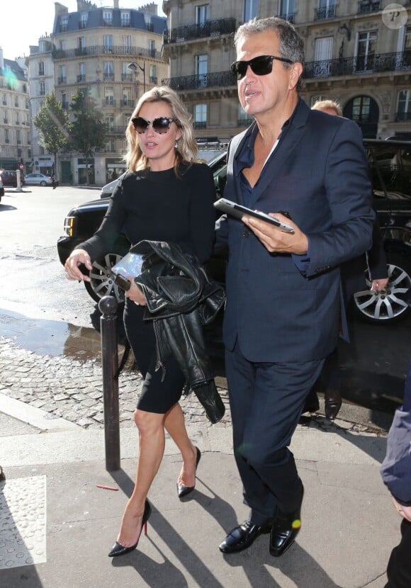 Kate Moss et Mario Testino arrivent au Café de Flore, à Paris, le 1er octobre 2012.