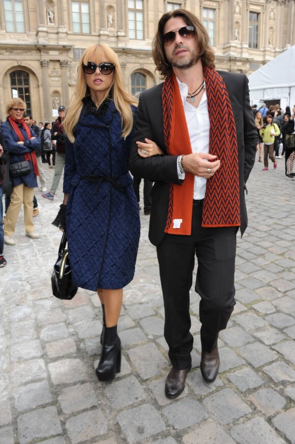Rachel Zoe et son mari au défilé Louis Vuitton le 3 octobre 2012 à Paris