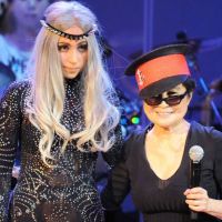 Lady Gaga, militante et reine de Twitter, choisie par Yoko Ono