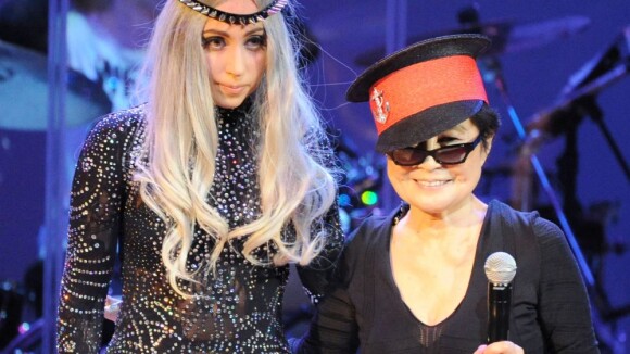 Lady Gaga, militante et reine de Twitter, choisie par Yoko Ono