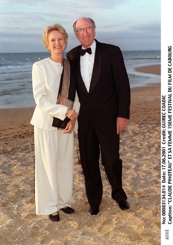 Claude Pinoteau, réalisateur de La Gifle avec Isabelle Adjani et La Boum avec Sophie Marceau, est décédé des suites d'une longue maladie le 5 octobre 2012, à 87 ans. Il laisse l'image d'un grand romantique, d'un amoureux du cinéma, d'homme chaleureux et bienveillant.