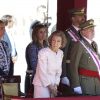 La famille royale d'Espagne était rassemblée en tenue officielle le 1er octobre 2012 pour la remise de la Croix du mérite collectif San Fernando au régiment de cavalerie Alcantara.