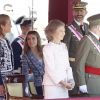 Le roi Juan Carlos d'Espagne, entouré du prince Felipe, de la reine Sofia, de la princesse Letizia, de l'infante Cristina et des infantes Pilar et Margarita, présidait le 1er octobre 2012 à Madrid la remise de la Croix du mérite collectif au régiment de cavalerie Alcantara.