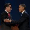 Mitt Romney et Barack Obama se serrent la main après le premier débat présidentiel à Denver. Le 3 octobre 2012.