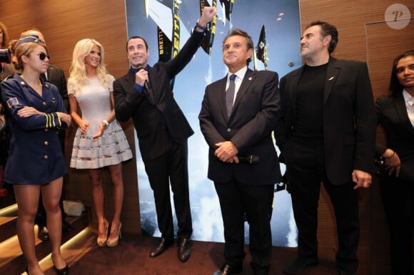 L'inauguration de la boutique Breitling à Paris en octobre 2012 avec Victoria Silvstedt, John Travolta, André Uzan, DG de la marque et José Garcia
