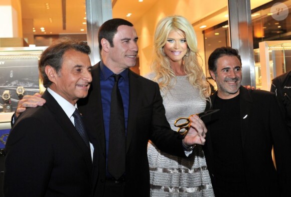 L'inauguration de la boutique Breitling à Paris en octobre 2012 avec John Travolta et Victoria Silvstedt et José Garcia