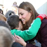 Kate Middleton: Câlin et opération séduction à Newcastle, sans William, en deuil