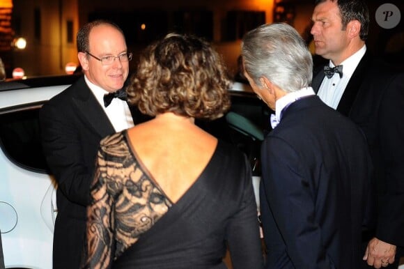 Le prince Albert et la princesse Charlene de Monaco étaient les invités d'honneur de la 2e édition du Ballo del Giglio (Bal du Lys), dans la Salle blanche du Palazzo Pitti, à Florence, le 10 octobre 2012.