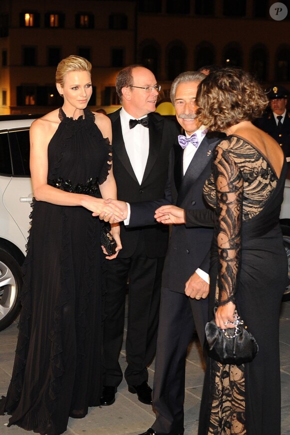 Le prince Albert et la princesse Charlene de Monaco étaient les invités d'honneur de la 2e édition du Ballo del Giglio (Bal du Lys), dans la Salle blanche du Palazzo Pitti, à Florence, le 10 octobre 2012.