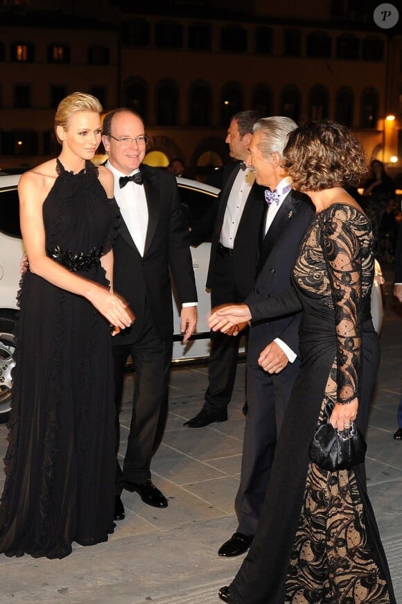 Le prince Albert et la princesse Charlene de Monaco étaient les invités d'honneur de la 2e édition du Ballo del Giglio (Bal du Lys), dans la Salle blanche du Palazzo Pitti, à Florence, le 10 octobre 2012.