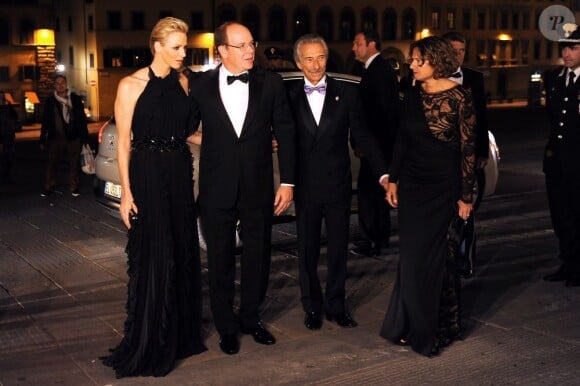 Le prince Albert et sa femme la princesse Charlene de Monaco étaient les invités d'honneur de la 2e édition du Ballo del Giglio (Bal du Lys), dans la Salle blanche du Palazzo Pitti, à Florence, le 10 octobre 2012.