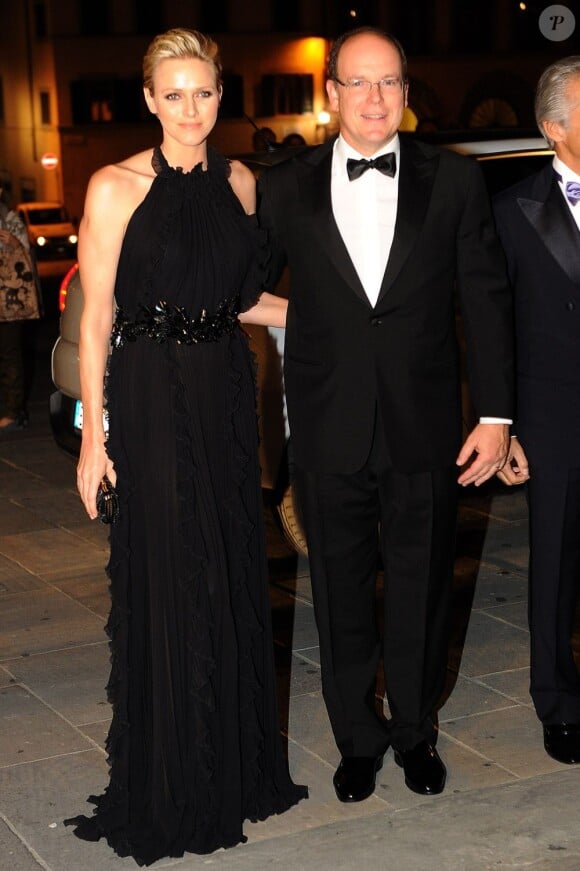 Le prince Albert et la princesse Charlene de Monaco étaient les invités d'honneur de la 2e édition du Ballo del Giglio (Bal du Lys), dans la Salle blanche du Palazzo Pitti, à Florence, le 10 octobre 2012.