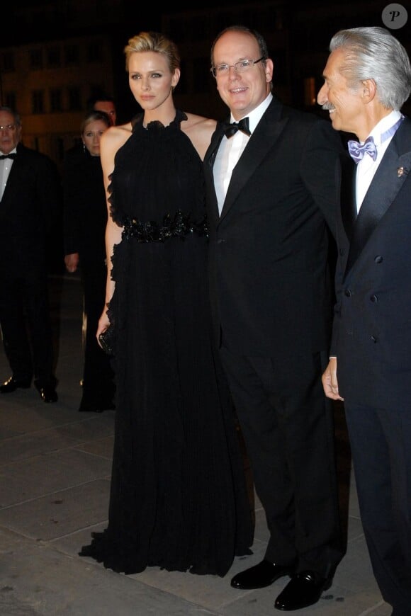 Le prince Albert et la princesse Charlene de Monaco étaient les invités d'honneur de la 2e édition du Ballo del Giglio (Bal du Lys), dans la Salle blanche du Palazzo Pitti, à Florence, le 10 octobre 2012.