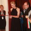 La princesse Charlene a assumé sa mission en coupant le ruban inaugural de la Salle blanche. Le prince Albert et la princesse Charlene de Monaco étaient les invités d'honneur de la 2e édition du Ballo del Giglio (Bal du Lys), dans la Salle blanche du Palazzo Pitti, à Florence, le 10 octobre 2012.