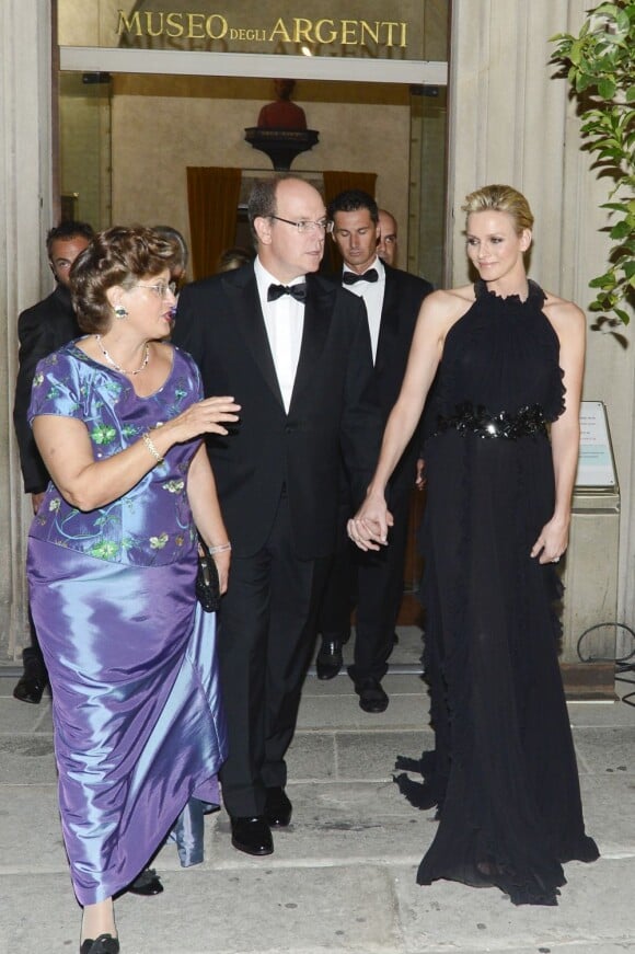 Le prince Albert II de Monaco et la princesse Charlene étaient les invités d'honneur de la 2e édition du Ballo del Giglio (Bal du Lys), dans la Salle blanche du Palazzo Pitti, à Florence, le 10 octobre 2012.