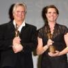 Richard Dean Anderson et Amanda Tapping reçoivent heureux le Jules Verne Award lors du Festival Jules Verne 2012 au Grand Rex, le 10 octobre 2012