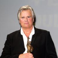 Richard Dean Anderson : Très enrobé et méconnaissable, MacGyver honoré à Paris