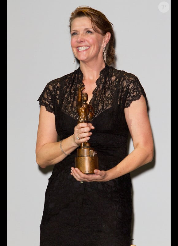 Amanda Tapping reçoit le Jules Verne Award lors du Festival Jules Verne 2012 au Grand Rex, le 10 octobre 2012