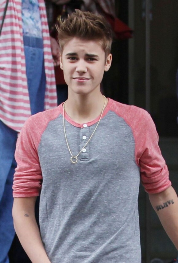 Justin Bieber à la sortie de son hôtel à Londres le 12 septembre 2012.