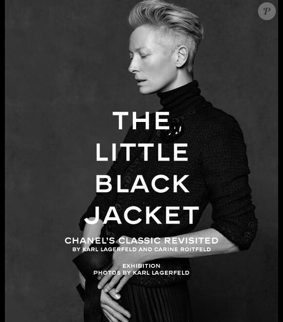 Tilda Swinton pour The Little Black Jacket, exposition réalisée par Karl Lagerfeld et Carine Roitfeld, à la Saatchi Gallery du 12 octobre au 4 novembre.