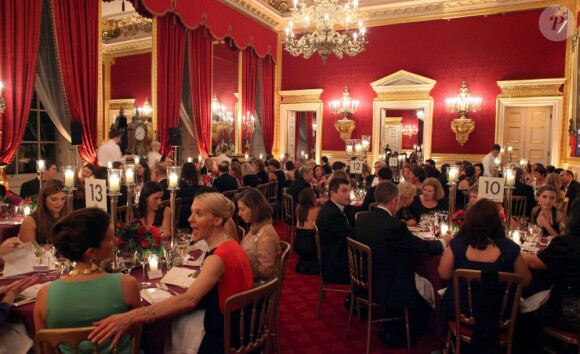 Ambiance au palais St James le 12 octobre 2012 lors du dîner de gala du 100 Women in Hedge Funds pour la remise de prix de la Fondation SkillForce en présence de son parrain le prince William.
