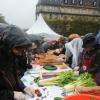 Un curry géant a été cuisiné avec des légumes destinés à être jetés, pour dénoncer le gaspillage alimentaire, à Paris, le samedi 13 octobre 2012.