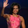 Michelle Obama, habillée d'une robe Tracy Reese, salue la foule à l'issue de son intervention lors de la Convention du Parti Démocrate à Charlotte (Caroline du Nord). Le 4 septembre 2012.