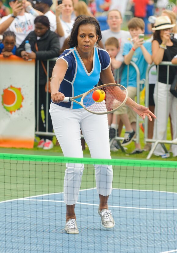 Michelle Obama, une First Lady qui donne l'exemple et pousse les enfants à faire du sport avec sa campagne Let's Move! contre l'obésité infantile. Londres, le 27 juillet 2012.