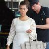 Kourtney Kardashian fait du shopping, le mercredi 17 octobre 2012 à Miami.