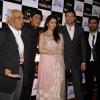 Yash Chopra (à gauche), Shahrukh Khan, Aishwarya Rai, Hugh Jackman et Karan Johar à Mumbaï le 25 mars 2011