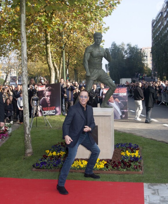 Le comédien Jean-Claude Van Damme lors de l'inauguration d'une statue à son effigie à Anderlecht, le 21 octobre 2012.