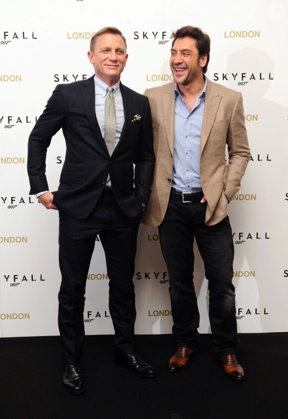 Daniel Craig et Javier Bardem pour le photocall à Londres du film Skyfall le 22 octobre 2012