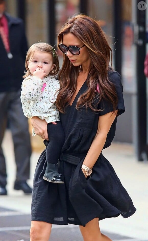 Victoria Beckham et sa fille Harper ont fait les boutiques new-yorkaises le 23 octobre 2012