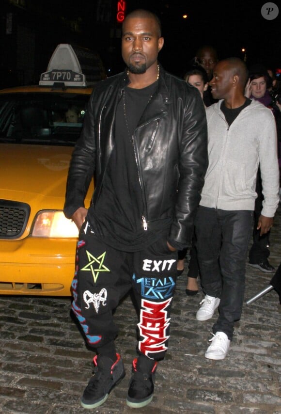 Kanye West, décontracté lors de l'ouverture de la boutique Versace à New York, en plein coeur de Soho. Le 24 octobre 2012